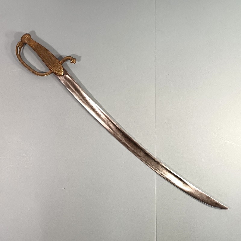 PETIT SABRE D'OFFICIER D'INFANTERIE DE TYPE EMPIRE FABRICATION EUROPEENNE PREMIERE MOITIE DU XIX ème SIECLE